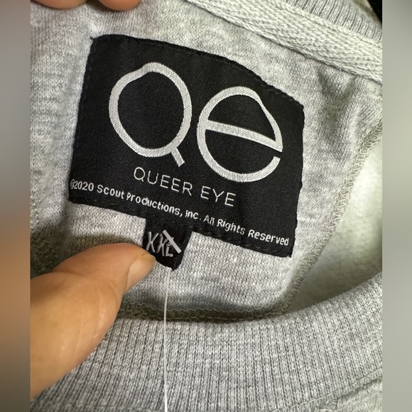 🏳️🌈 NWT! QE Cast Names Embroidered Heart Sweatshirt - Picture 7 of 16